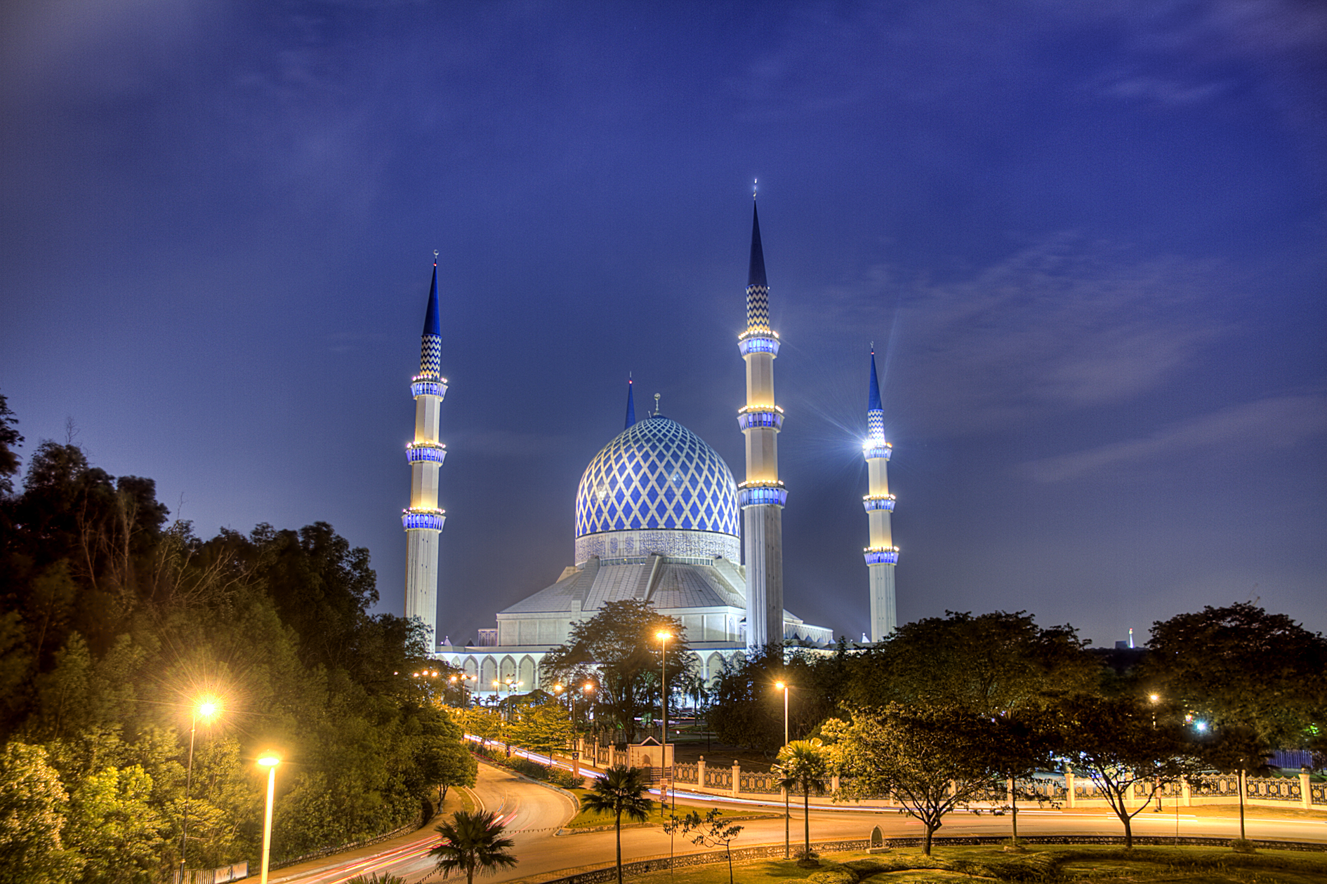 Shah_Alam_Blue_mosque_at_night (1)